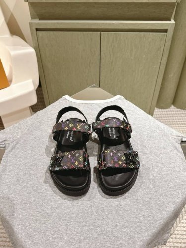 驴家新品 顶级版本专柜主打最新款驴牌拖鞋 硬货上新代购级别！高级感十足！国内外博主刷爆的一款，复古又时髦 上脚美炸了！官网主推款！鞋面：原版面料3D印花牛皮，牛