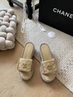 Chanel 25c早春新款书包扣链条凉鞋系列！顶级版本！抢先发售要高货的看过来鞋面牛皮 内里羊皮 原版防滑大底码数：34-41 定制不退不换