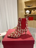 Valentino 华伦天奴～独特的 V标织物印花图案 配浅金色金属 V扣 时装女靴：原版工艺制作，上脚舒适百搭显大长腿！绝对上档次！ 面料：高级织物印花布进口