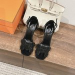 10.5cm组图 钻面出厂价 Hermes 爱马仕 Joy 105高跟凉鞋 时尚又百搭 搭配H鞋头 超级舒服 每个细节都做到极致 搭配同色调标志性纯鞋扣 设计简
