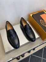 tod＊ 走秀德比鞋真皮底款 码39一44 5一10 ： 休闲走秀皮鞋！纯正高品质可1：1比较！面料：原版小牛皮绒面！内里：进口特订原版水染小牛皮！更舒适透气！