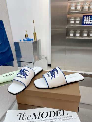 新品上架Burberry 巴宝莉粗跟，平底拖鞋渠道货 硫化一脚蹬巴宝莉拖鞋必须专柜一致！鞋面采用巴宝莉牛皮，羊皮内里及垫脚，原版开模扣子，极致柔软的皮革材质与电