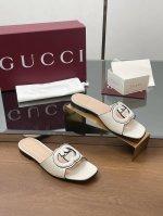 2025升级焕新包装夏季新款现货上新啦。 Gucci 高品质拖鞋 双G镂空 镶边互扣式GG精品拖鞋 专柜原版开模精心制作，匠心铸造经典跟高：1.0 cm面料 ：