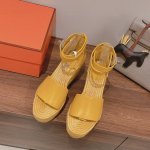 出厂价 Herme* H家 春夏新款草编凉鞋 纯手工一针一线制作 顶级货源 独家原版开发草编水台私模 万年经典百搭单品！品牌纯钢kelly扣五金 纯手工制作顶级