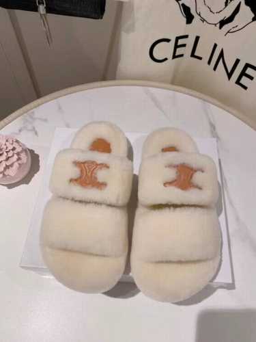 Celine 塞琳 2024 秋冬新品羊毛拖鞋 这一季的赛琳又让我重新爱了它一次！ 这季节美鞋太多这款毛拖 真的是让我无法自拔真太可爱了～ 毛茸茸的羊毛是选用欧
