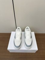 25ss思琳新款厚底面包小白鞋 火爆推出新的配色版型整体设计简约和经典配色可以闭眼入的那种CELINE HOMME CELINE全新TRAINER系列诠释街头步
