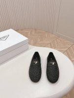 拖鞋 ，单鞋 最高版 Prada 普拉达2024春夏新款拖鞋单鞋 经典圆头三角扣 高端环保pp纸材质 编织舒适度与时髦度并存 设计搭配不同风格需求 鞋面：原版定