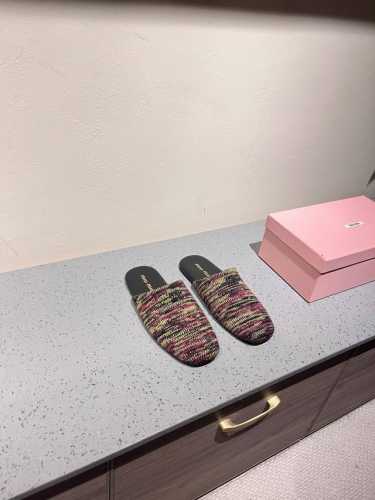 最高版本出厂 miumiu缪缪25早春 走秀真皮拖鞋 各路博主着用全新一季做旧系列上脚尤为惊艳到你的一款闭眼入都是不会后悔 搭配还是可咸可甜 ZP开发鞋型、订制