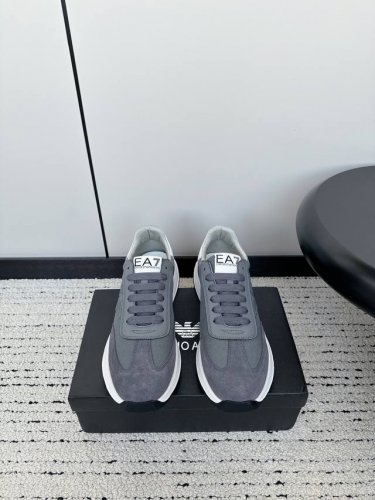 限男款 Emporio Armani阿玛尼 Ea7 休闲 运动鞋 原版购入开发 做货 此款 Ea7 休闲运动鞋在鞋侧面采用压花大鹰标logo，予以品牌感个性化诠