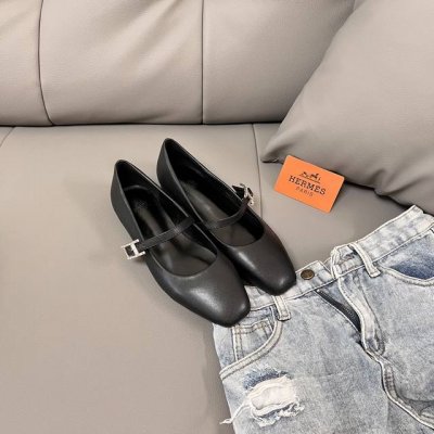 出厂： Hermes 爱马仕2025顶级专柜 早春新款 官网上新 爱马仕种草新品 25Ss-钻扣玛丽珍 爱马仕 Hermes 玛丽珍 早春多巴胺穿搭 专柜限定