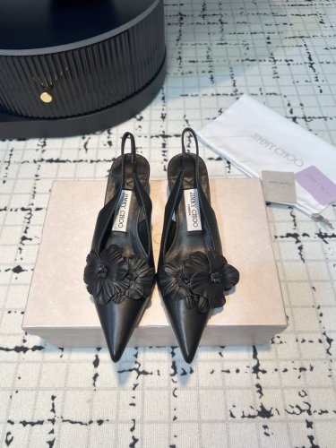 Jimmy Choo 周仰杰新季最花朵小猫跟鞋今年限定款，当红巨星金晨同款高跟单鞋 凉鞋，时髦百搭nice单品 这款羊皮大蝴蝶结采用纯手工重工打造，将j家的典藏