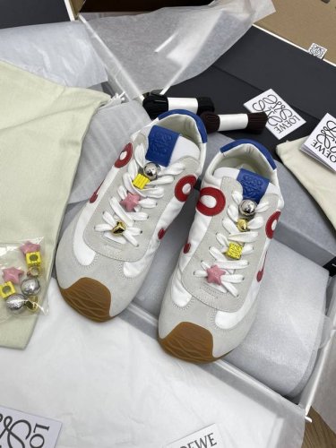 420(飞机盒版本下单备注）代购级Loewe罗意威2025早春Ballet Runner 2.0芭蕾运动鞋阿甘鞋德训鞋 不对称鞋头造型，作为Loewe原版Bal