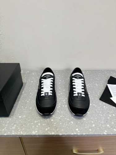 Chanel 小香 25ss早春新品 休闲 德训鞋 休闲鞋 流水的时尚铁打的小白鞋hhh，简单耐看 很有质感颜值超高 精简凸显的双C大Logo 高级感满满！很轻