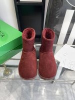 代购级别 Bottega Veneta 葆蝶家bv秋冬新款圆头雪地靴毛毛短靴 Ins上超火 欧美街拍出镜率超高 最高版本发售 圆圆胖胖的鞋型 穿上之后非常的藏肉