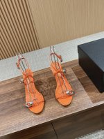 亚历山大王24 新品交叉带高跟金属扣凉鞋拖鞋 简单的交叉带设计带有金属元素 蛇纹皮更显档次 可以搭配夏天的所有单品 简直是太推荐了！6.5Cm的跟高走起路来毫不
