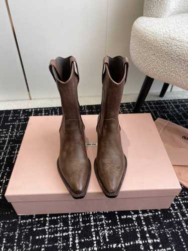 代购级 MiuMiu 25新款 new arrival 缪缪秀款 四季靴 复古经典牛仔机车靴造型 代购级别断货王爆款 造型松弛感限量走秀款一双封神复古做旧拉丝工