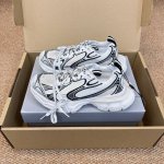 顶级版本balenciaga巴黎世家3Xl Sneaker系列 白黑熊猫 情侣款老爹鞋原*购入开发 Balenciaga 3Xl Sneaker 整体鞋型汲取了