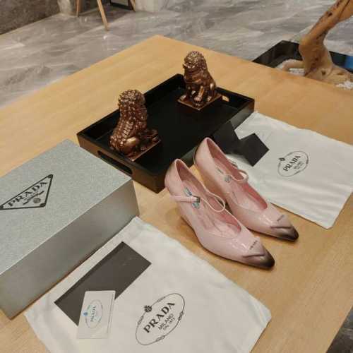 顶级包装配套最高版本 PRADA 普拉达新品， 顶级版本 实力来袭！prada24 23ss“T台秀款”,订购会最火爆的大粗跟,坡跟单鞋、靴子系列。单鞋 原版顶