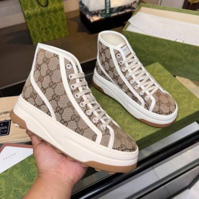 出厂价 2024Gucci低邦，高邦，休闲运动鞋，顶级版本！一比一复刻。早春新款，打造属于完美的风格炸街款又酷又飒 C位时髦穿搭 带复古加未来感经典鞋型+英伦拼