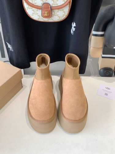 出厂价 Ugg秋冬新款经典迷你迪普靴 厚底铅笔弹力靴 羊毛配氯丁弹力筒 雪地靴 保暖舒适 厚底设计增高显瘦 时髦又洋气 轻松拉长腿部线条 大底eva轻质缓震 减