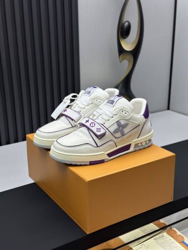 工厂直销 顶级版本 LV-路易威登-经典走秀新款空胶工艺 原版1：1开发复刻！！上脚非常舒适 奢侈用料，做工精细，中底印有欧洲制造英文字母鞋面由意大利进口小牛皮