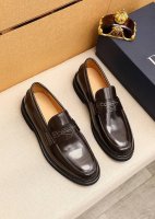 商品商标：Dior 迪奥 休闲皮鞋正码码数: 39-44 38.45订做 商品材料：精选 意大利进口头层开边珠牛皮鞋面+经典五金扣，进口水染牛皮内里。强烈立体视