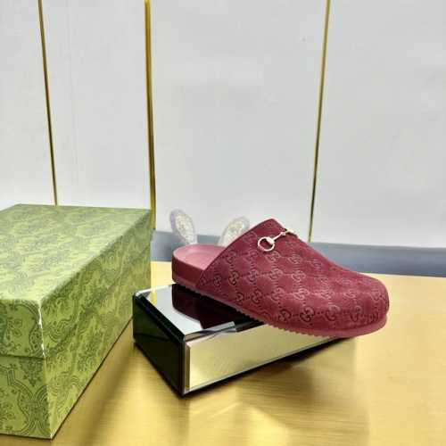 Gucci2025夏季新品 女士防水台凉鞋 顶级品质，材质 工艺与原版一致！ 高辨识度设计在爱的进行曲 系列中焕新演绎为新的造型，这款厚底防水台凉鞋以白色Sup