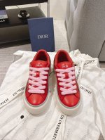 顶级版本ss Dio* 迪奥B33系列 情侣款休闲板鞋原版购入开发做货 采用迪奥灰牛皮革精心制作，侧面饰以同色调 CD Diamond 图案帆布镶片。CD Ic