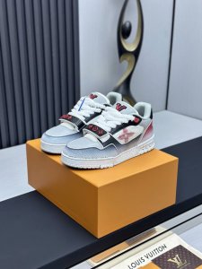 工厂直销 莞产高端货源 水洗裂纹工艺顶级版本 LV-路易威登-经典走秀新款空胶工艺 原版1：1开发复刻！！上脚非常舒适 奢侈用料，做工精细，中底印有欧洲制造英文