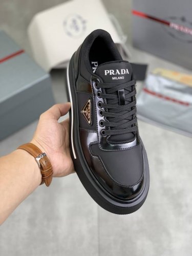 工厂价 实价 高版本 官网爆款上市， 潮牌 普拉达Prada 主推爆款，前卫百搭时尚男鞋私版开模，牛皮面拼接1：1复刻..时尚干脆、原版进口牛皮内里牛皮垫脚；大