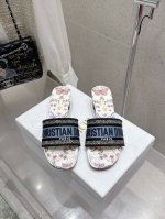 顶级版本 刺绣款 平底 中跟 水钻款 平底 中跟 Dior 2025专柜新出 迪奥刺绣字母拖鞋鞋面饰以 Miss Dior Graffiti 图案标志刺绣Mis
