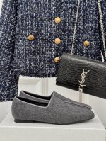 厂价 Toteme 24S春夏新品 复古方头平底单鞋 简约的冷淡风 复古又百搭！ 穿在脚上 质感十足 整个造型都会显得很高级 时髦小姐姐必备单品！ 鞋面采用原版