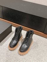顶级品质 Prada Fw24 New Arrival～ P家2024秋冬厚底马丁靴新品 经典的p家靴型，搭配油腊小牛皮鞋面， 靴口搭配尼龙面料，质感和细节拉满