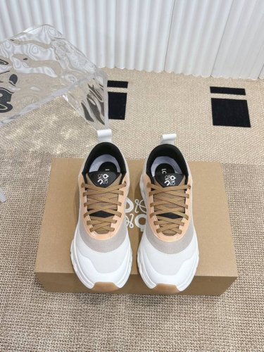 代购级 Loewe罗意威 X On Cioudtilt2.0跑鞋 罗意威 Xon 昂跑全新合作系列 时尚，品牌与瑞士高性能运动品牌On携手打造的此系列作品专为城