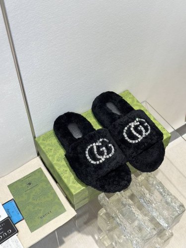 Gucci新款 钻扣毛拖 高品质闭眼入！加厚真毛踩上去更加柔软舒服，采用进口皮毛一体羊羔毛 施华洛世奇水钻扣 巨闪 原版高密度发泡底 Size:# 35-40