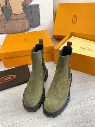 顶级版本：东莞版本 Tods 厚底素面短靴，高级质感看得见，最新款 款式新颖时尚干净大方，如果你一直喜欢短靴，就要转眼过来看看这双土豆丝了，时尚范十足的短靴，绝
