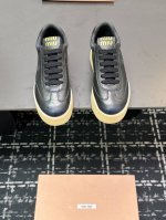 码数:35-40，出厂价格: Miu miu 缪缪2025新款休闲小白鞋，各大品牌中脱颖而出的四季鞋颜值担当火爆款脏脏鞋，不得不入的一款～做旧时尚，简约高级 随
