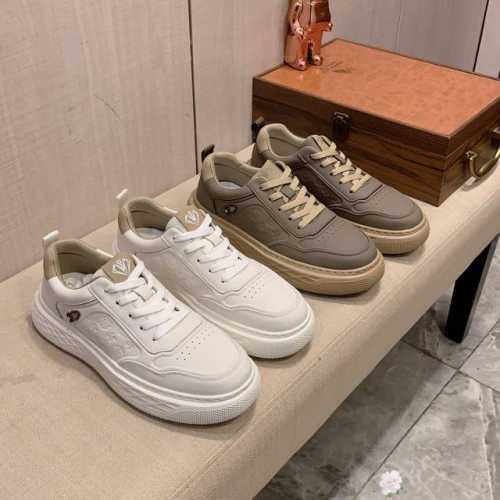 新款: 厂价: Lv* 最新爆款休闲鞋，顶端品牌奢侈～代购，顶级～质量。鞋面選用进口透气牛皮搭配材质透气猪皮垫脚 精细做工。原版个性时尚柔软橡膠耐磨防滑大底，上