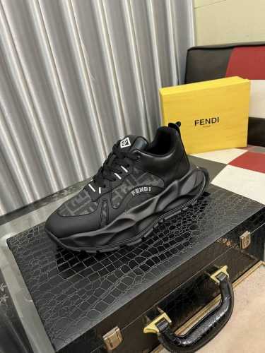 出厂价： Fendi 芬迪高帮经典舒适男士，这款复杂的运动鞋是由柔软的小牛皮真皮内里原版超轻橡胶材质粗纹大底 这种独特的轻薄风格适合这个季节的随意而精致的感性，