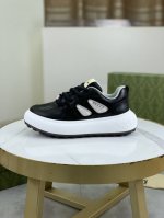 工厂价 顶级版本 原单系列 Guccl 古奇最新款休闲鞋，。牛皮冲孔系列 官网最新款 。专柜同步发售，鞋面选用意大利进口原版荔枝纹小牛皮 搭配原版特殊材料拼接设
