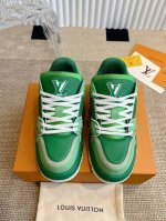 Lv 路易威登新款trainer 最新配色运动鞋板鞋 可爱胖trainer，来闭着眼睛买的款式，打破颜色的单一变化，更年轻了胖trainer 也可以叫发福鞋，憨