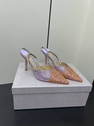 Jimmy Choo｜周仰杰新款水钻链条尖头高跟鞋单鞋JC家永恒经典之作 简约设计满满的少女风 既摩登又复古的味道非常的简连衣裙还是牛仔裤 它都能成为点睛之笔鞋