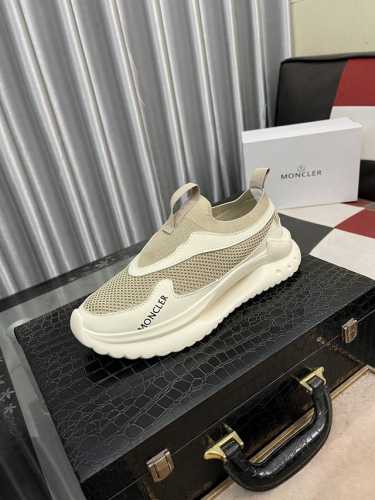出厂价： Moncler 蒙口男士系带休闲运动鞋，具有舒适防滑性能，采用一体成型进口飞织科技面料制成，兼备创新、功能性与图形细节于一体，诠释潮流时尚。大底采用t