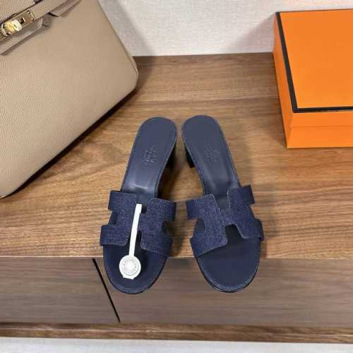 出厂价 ，牛仔布Hermes 爱马仕H拖鞋Oran凉鞋系列 时尚又百搭 超级舒服 每个细节都做到极致 原版麂皮 原版1:1独家私模鞋面 原版真皮沿条大底 跟高：