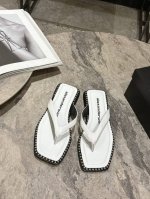 Alexander Wang 25春夏大王高品质平底凉拖鞋原版定制五金Logo内里垫脚原厂材质山羊皮！纯钢串珠延条配置高密度意大利进口牛皮大底！鞋面牛皮 铆钉设
