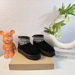 ugg- 黑色 厚底一脚蹬懒人鞋周冬雨同款民族风雪地靴，口一圈民族风复古又时髦，时尚感拉满100分，嘎嘎显高，显腿长，居家办公，室内外皆可，设计穿脱方便，异域风