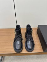 Ss Chanel 双c 格纹垫秀款马丁靴 裸靴 24Ss香奶奶新品短靴鞋 设计简约高级，超级百搭款！Chanel双c Logo扣件设计，进口羊皮肉眼可见的天然