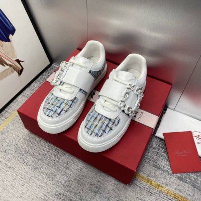 出厂价 顶级品质 新款上架 * 2024春夏新款女鞋viv Golf钻扣皮革运动鞋小白鞋 梦中情鞋rv钻扣小白鞋！轻运动风潮来袭，简便运动鞋以鞋底花型图案令人眼
