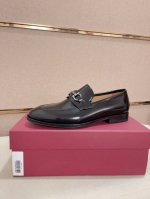 出厂价: 高版本 菲拉格慕 Ferragamo 东莞品质！ 独家爆款现货新品上架，高品质牛鞋，高端商务，配全套包装！材质：进口漆面牛皮+进口优质水染牛皮内里+耐