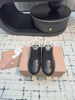 Miumiu 24Ss 秋冬新款 情侣 德训鞋 复古休闲鞋 最新款德训小白鞋，在找小白鞋还要复古的还要舒适的 还要那种德训鞋的可以看过来了 秋冬火爆款休闲鞋，今